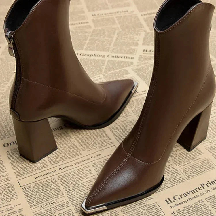 TALI™ | Chelsea boot with chrome toe