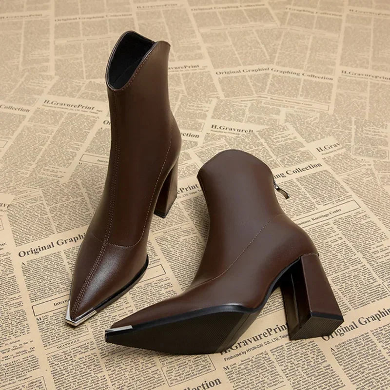 TALI™ | Chelsea boot with chrome toe