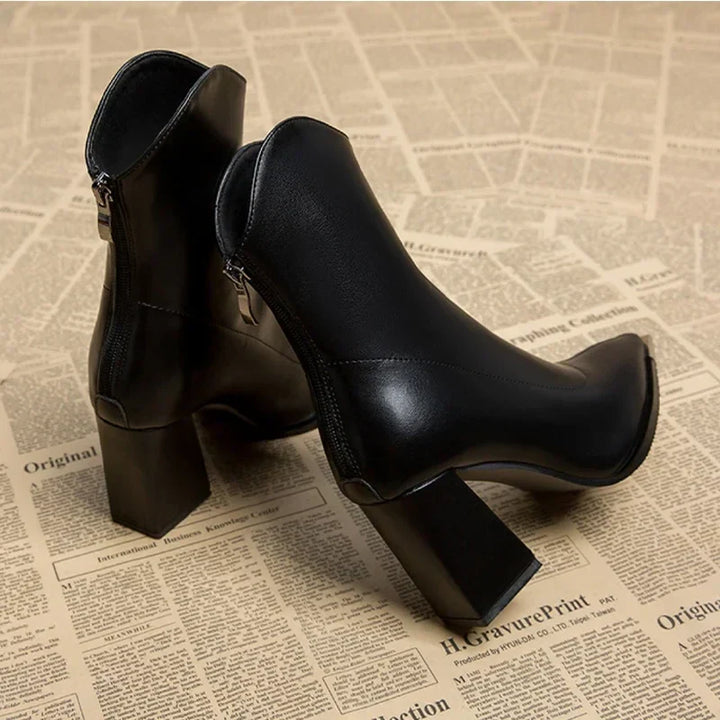 TALI™ | Chelsea boot with chrome toe