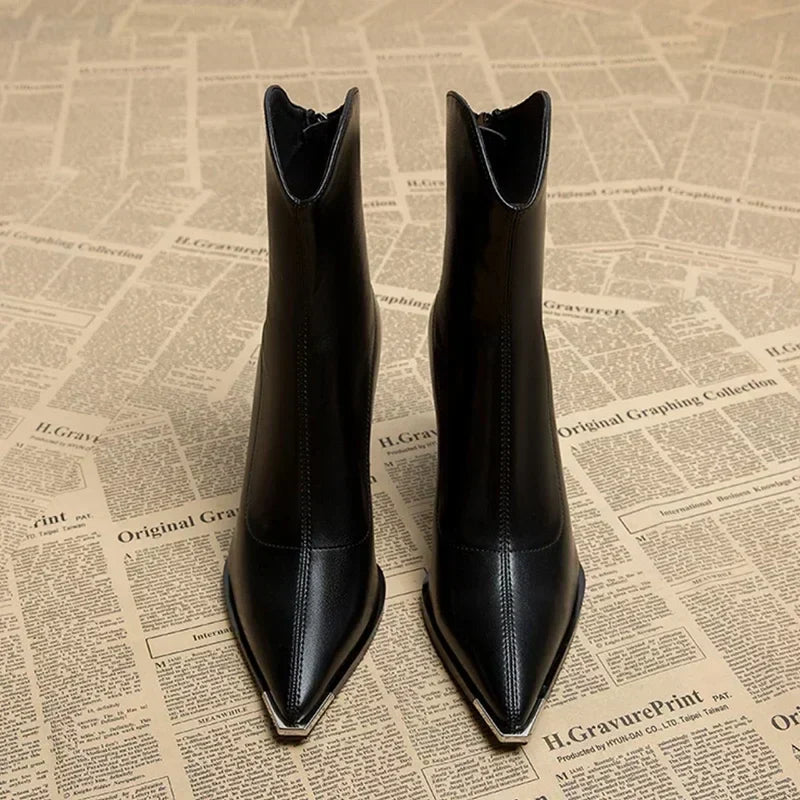 TALI™ | Chelsea boot with chrome toe