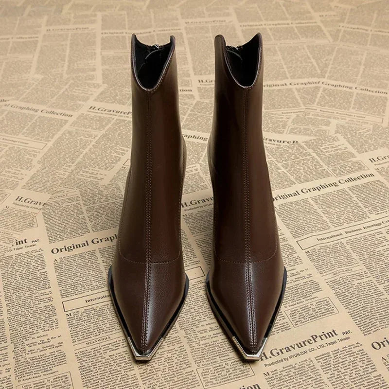 TALI™ | Chelsea boot with chrome toe